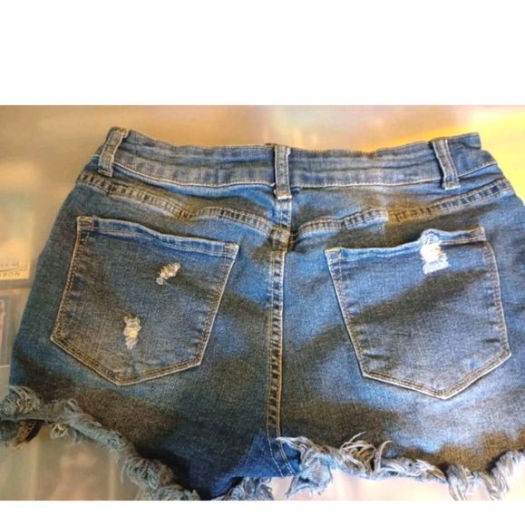 Unbranded Women's Distressed Cut Off Pre Washed Jeans Booty Shorts Size M - Picture 2 of 3